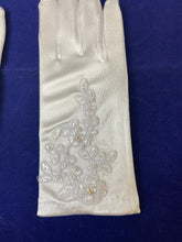 Load image into Gallery viewer, Girls First Holy Communion Gloves- Cg755
