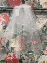 Load image into Gallery viewer, Girls First Holy Communion Veil - Freya 9004
