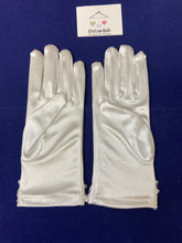 Load image into Gallery viewer, Girls First Holy Communion Gloves - 752
