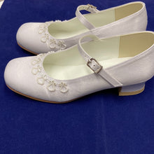 Load image into Gallery viewer, 5817-Girls White Satin Holy Communion Shoes
