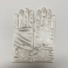 Load image into Gallery viewer, Girls Holy communion ivory gloves with flower,Pearl and bead embellishment
