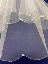 Load image into Gallery viewer, Girls First Holy Communion Veil - Freya 9004
