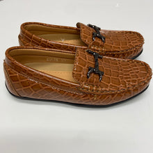 Load image into Gallery viewer, Boys Robin Tan Patent Slip on Shoes
