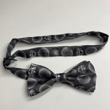 Load image into Gallery viewer, Marc Darcy Boys Circle pattern Bow tie
