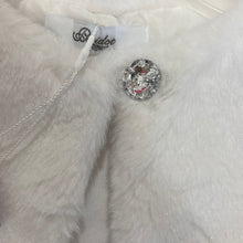 Load image into Gallery viewer, Beth faux fur white cape
