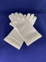 Load image into Gallery viewer, Girls First Holy Communion Gloves - 813
