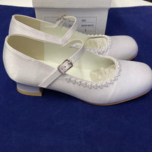 Load image into Gallery viewer, 5804- Holy Communion White satin shoes
