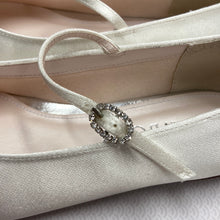 Load image into Gallery viewer, Rainbow Club BINX Ivory FlowerGirl shoes
