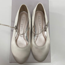 Load image into Gallery viewer, Rainbow Club BINX Ivory FlowerGirl shoes
