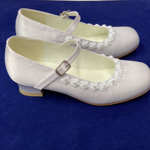 Load image into Gallery viewer, 5288 White Satin Holy Communion Heeled Shoes
